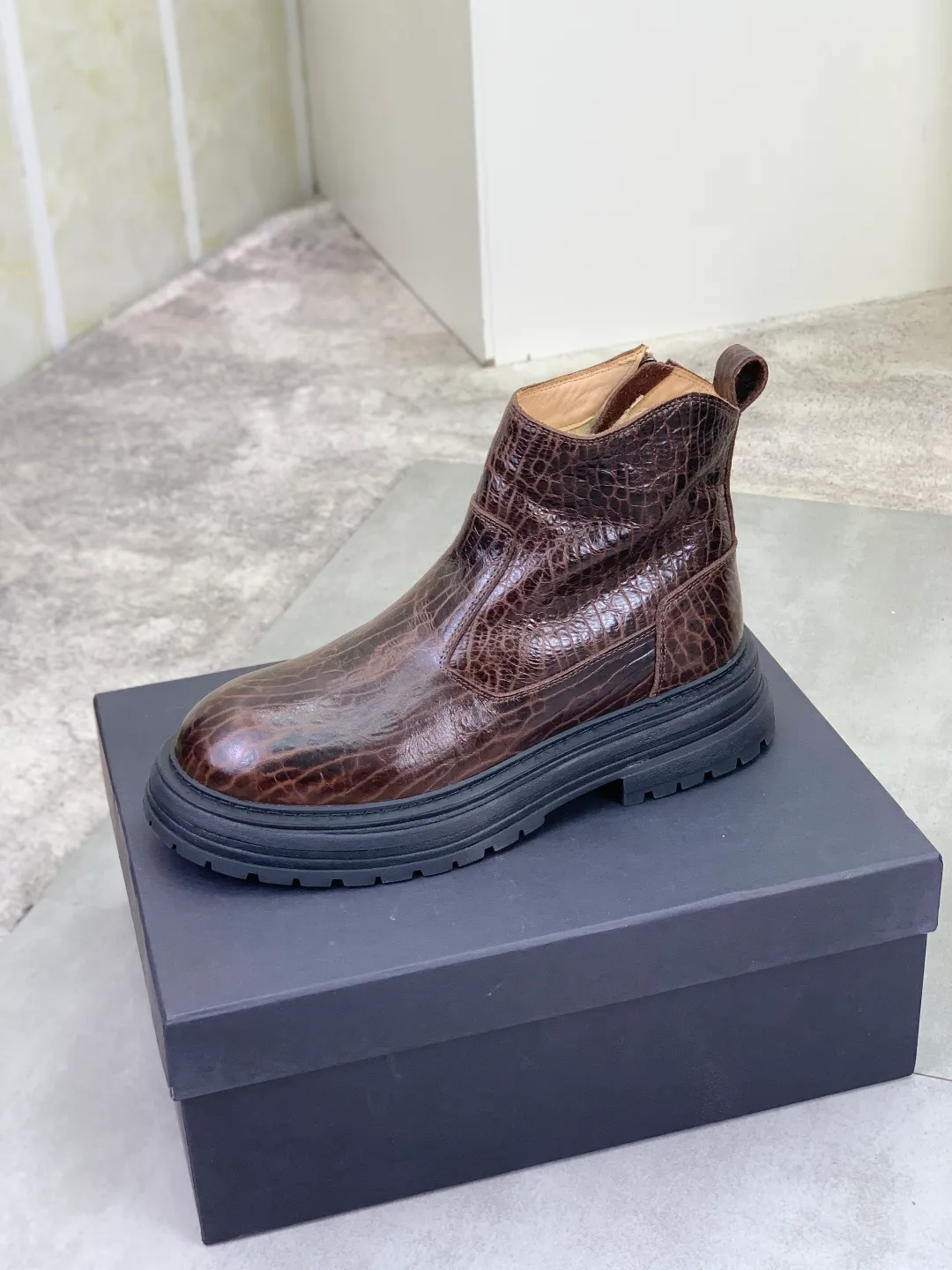 Men's men's shoes 💰P660 New arrival 🆕🆕🆕 IUGGI Men's British retro Martin boots Winter new men's outdoor hiking boots First layer of cowhide on the outside and wool on the inside Comfortable and warm Rubber sole sole Non-slip and firm Trendy and fashionable Casual and versatile Size: 38-44 (45 customized) Color: three colors